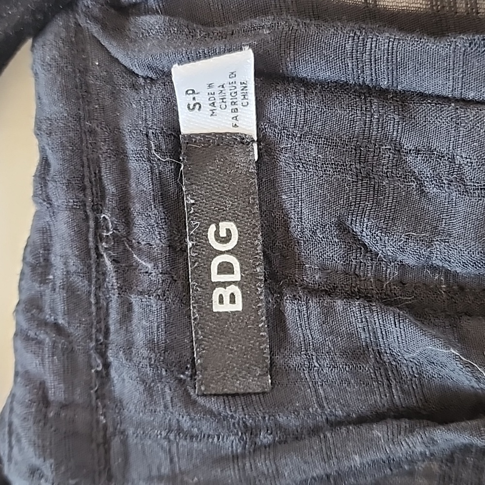 ✨️ BDG Tie Front Top ✨️ - Picture 2 of 5